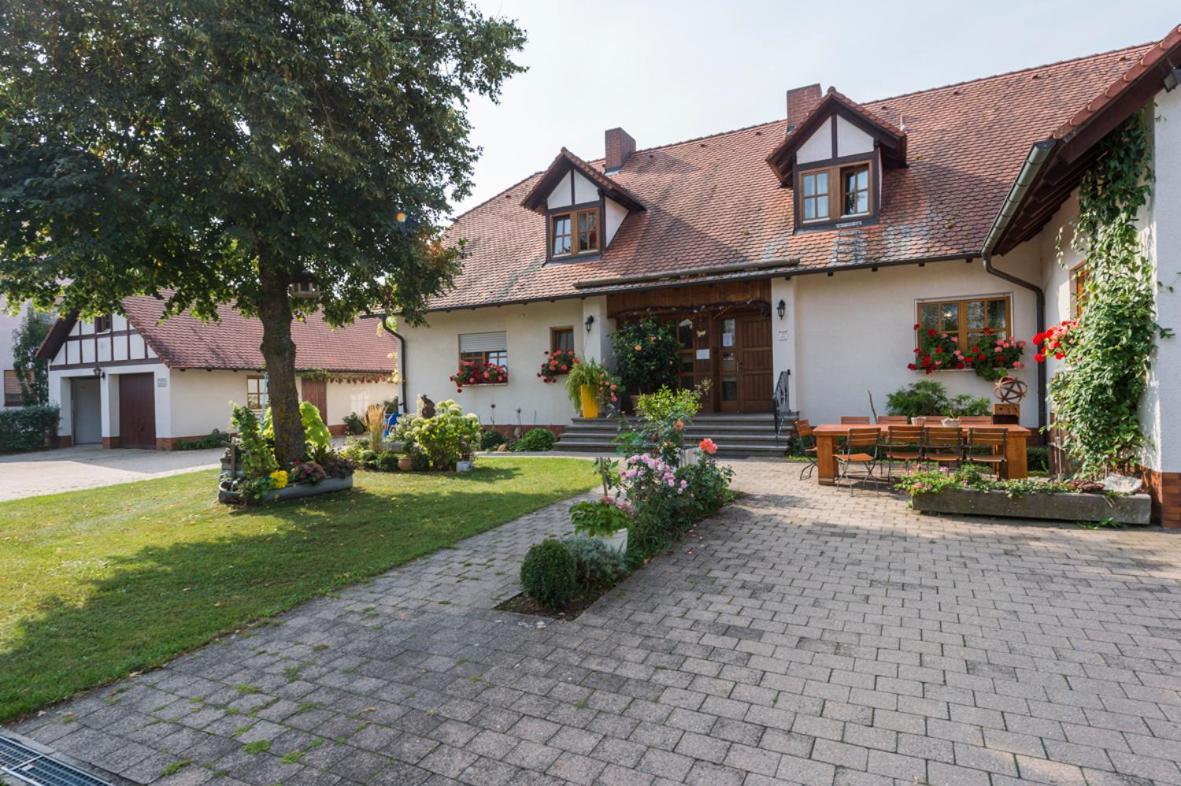 Gasthaus-Pension Hofmann Oberdachstetten Luaran gambar